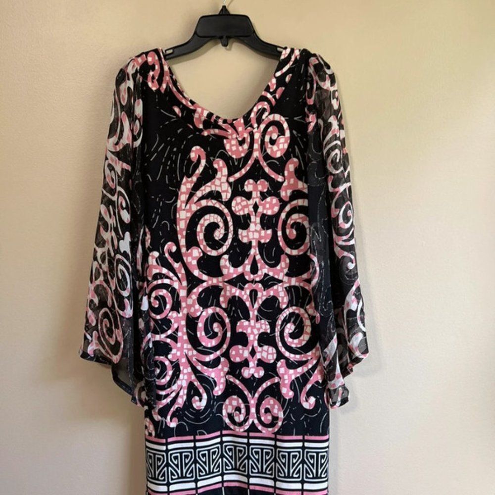 Analili medium pink andโ blackโdress